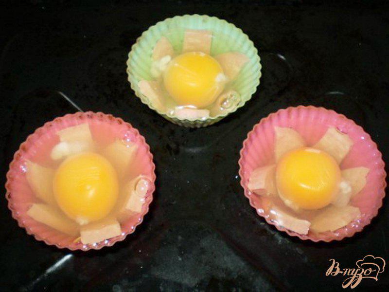 Фото приготовление рецепта: Яйца запеченные в духовке шаг №2