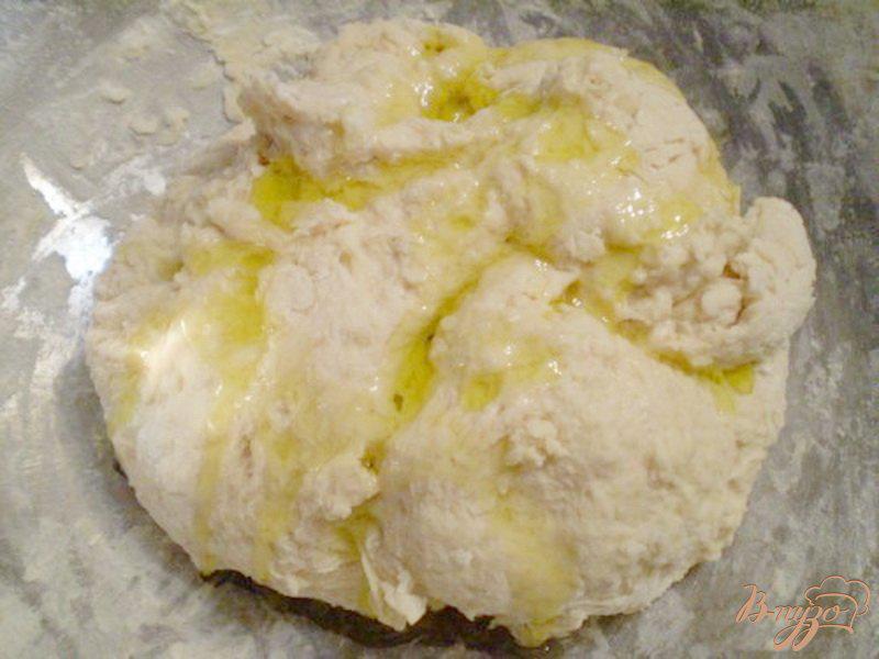 Фото приготовление рецепта: Хлеб на двух видах муки с паприкой и оливковым маслом шаг №3
