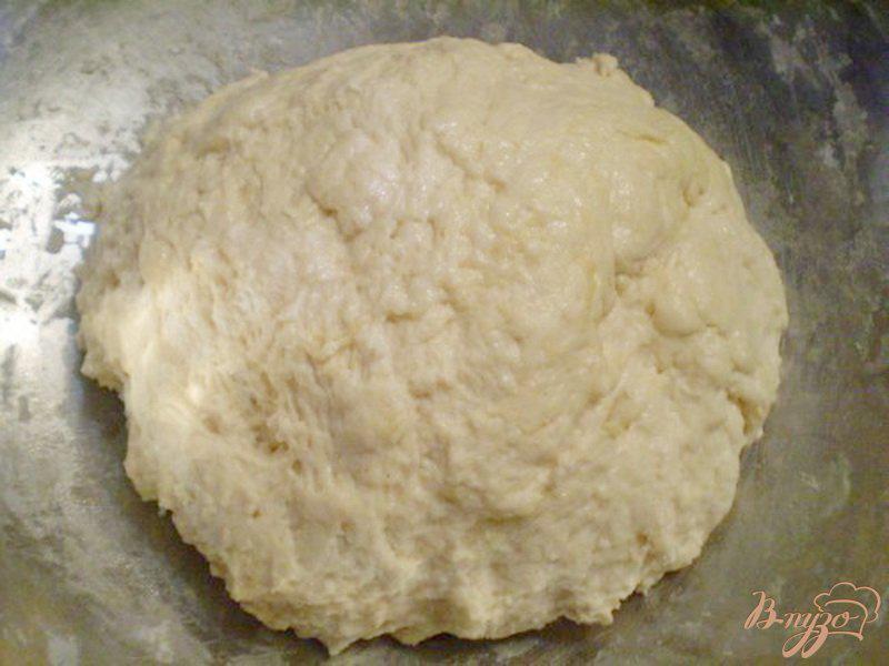 Фото приготовление рецепта: Хлеб на двух видах муки с паприкой и оливковым маслом шаг №4