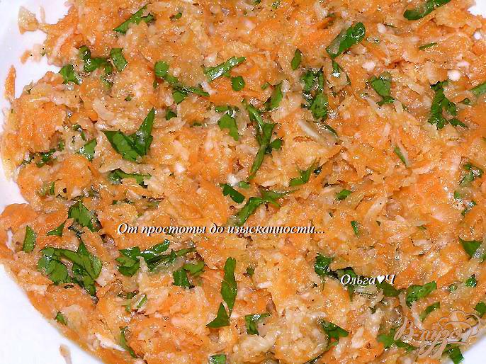 Фото приготовление рецепта: Салат из дайкона и моркови шаг №4