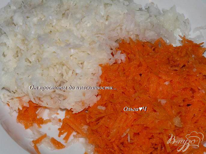 Фото приготовление рецепта: Салат из дайкона и моркови шаг №1