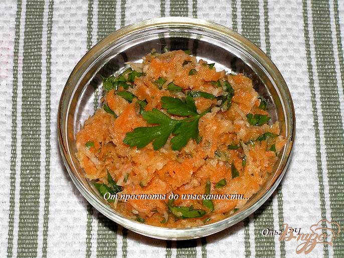 Фото приготовление рецепта: Салат из дайкона и моркови шаг №5