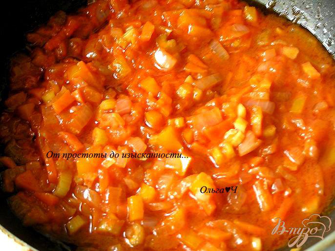 Фото приготовление рецепта: Томатно-гороховый суп шаг №4