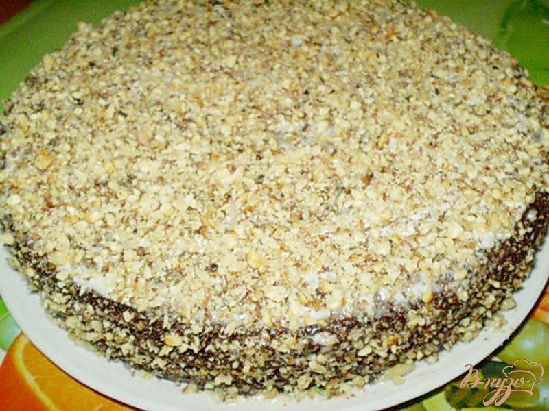 Фото приготовление рецепта: Шоколадный пирог со сметанно-ореховым кремом шаг №7