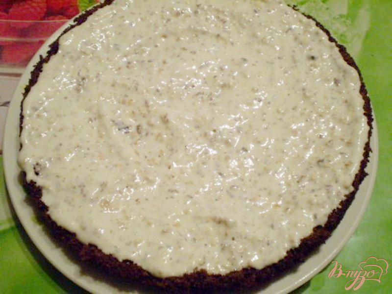 Фото приготовление рецепта: Шоколадный пирог со сметанно-ореховым кремом шаг №6