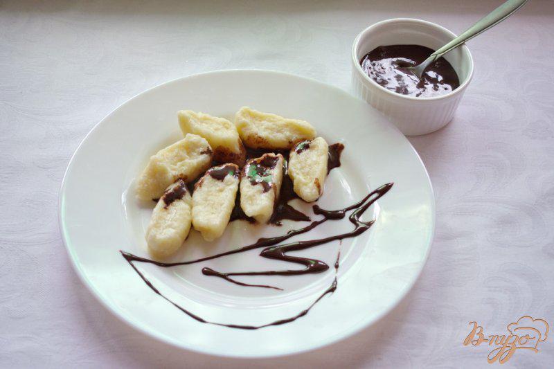 Фото приготовление рецепта: Ленивые вареники с шоколадным соусом шаг №7