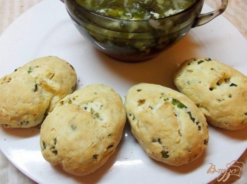 Фото приготовление рецепта: Булочки с зеленью к супу шаг №5