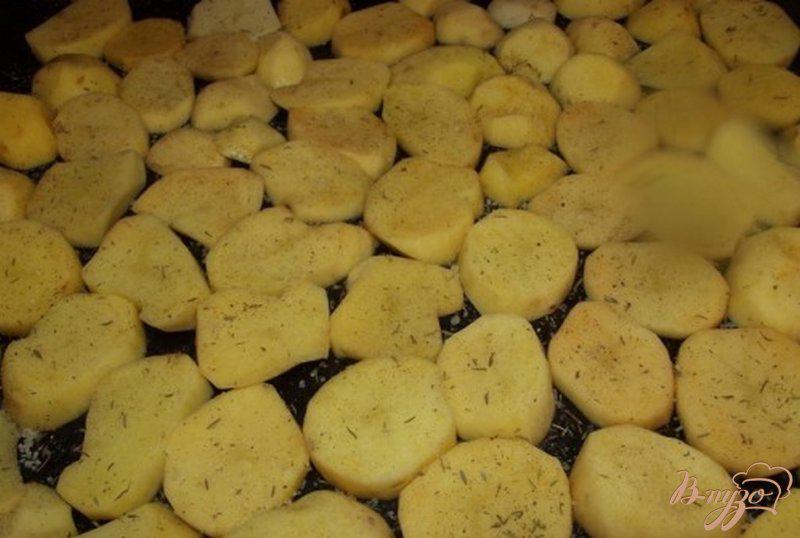Фото приготовление рецепта: Картофель запеченный с грибами шаг №5