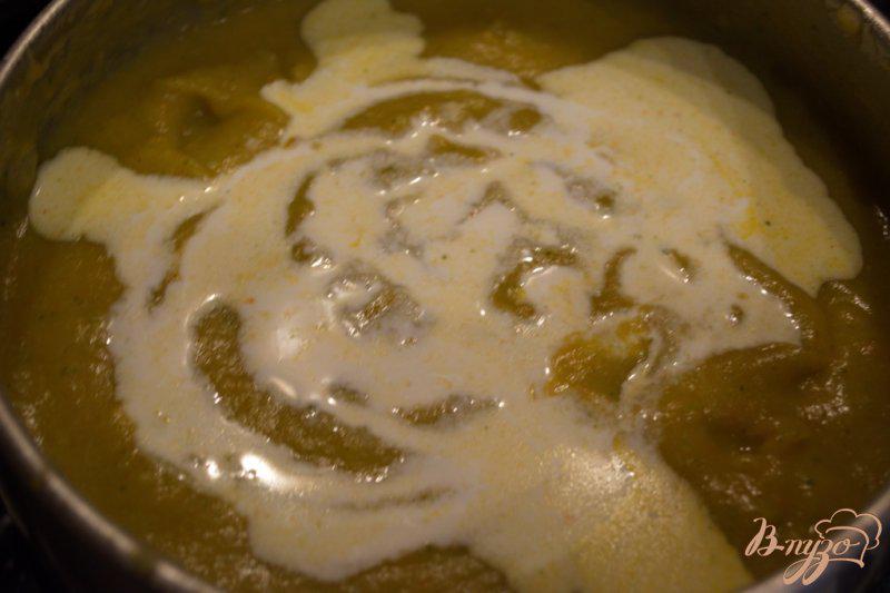 Фото приготовление рецепта: Суп-пюре с брокколи, брюссельской капустой и фрикадельками шаг №9