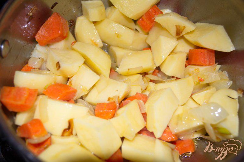 Фото приготовление рецепта: Суп-пюре с брокколи, брюссельской капустой и фрикадельками шаг №4