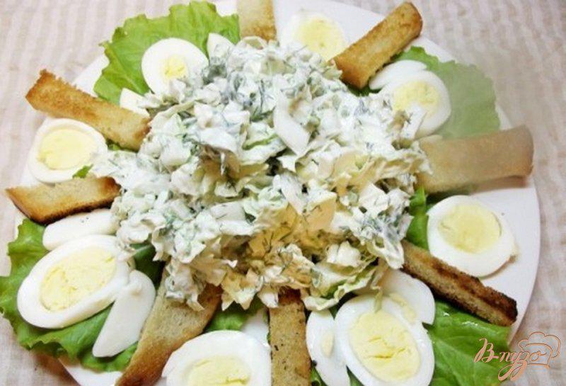 Фото приготовление рецепта: Овощной салат с гренками шаг №3
