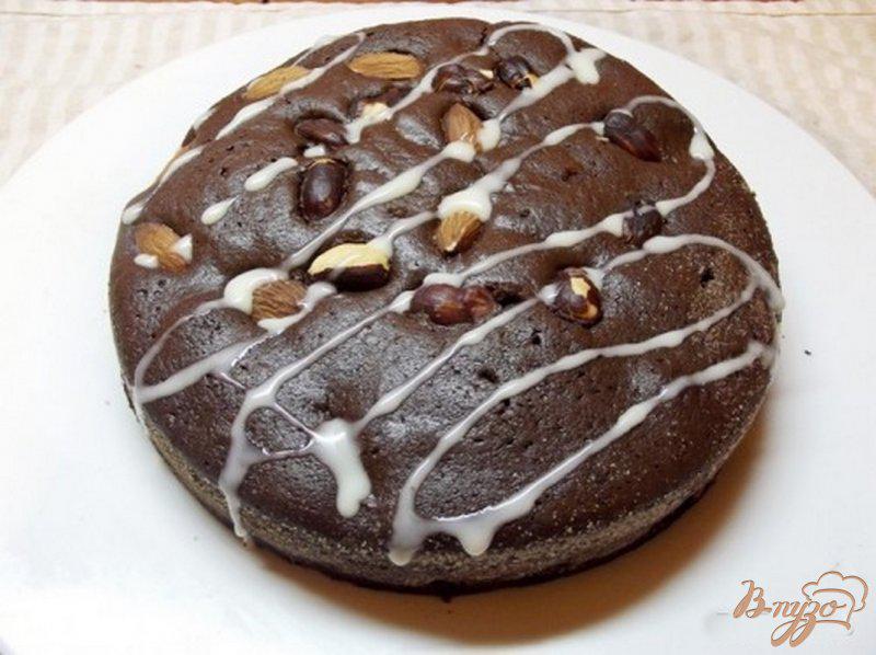 Фото приготовление рецепта: Шоколадный пирог со сгущенным молоком шаг №12