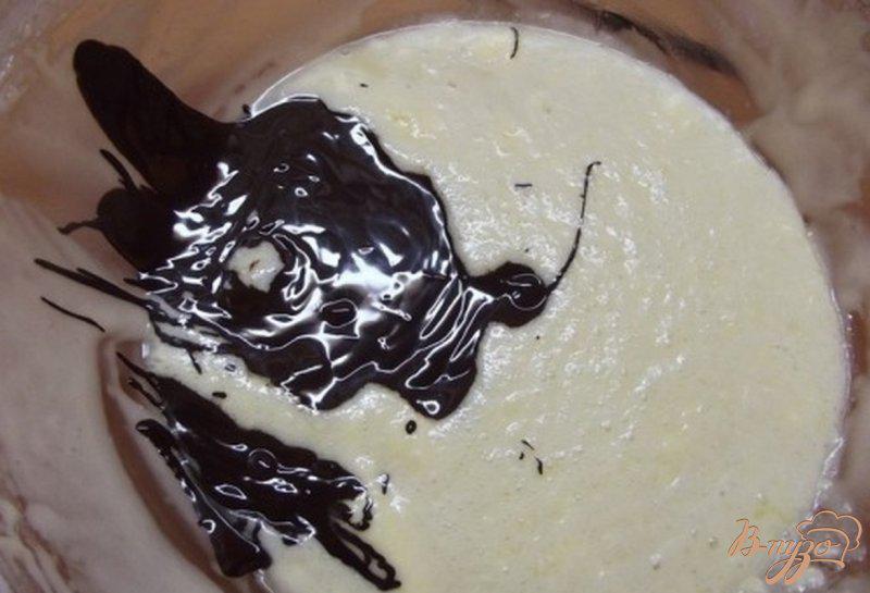 Фото приготовление рецепта: Шоколадный пирог со сгущенным молоком шаг №5