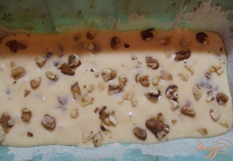 Фото приготовление рецепта: Плотный яичный кекс с сухофруктами шаг №6