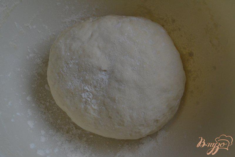 Фото приготовление рецепта: Дрожжевое тесто для жареных пирожков шаг №4