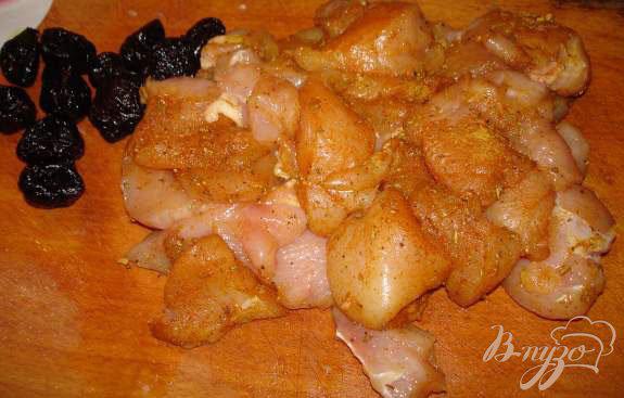 Фото приготовление рецепта: Курица с черносливом в банке(стеклянной кастоюле) шаг №1