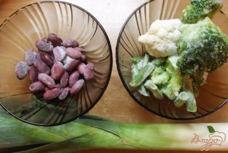 Фото приготовление рецепта: Салат с семенами подсолнечника и кунжута шаг №2