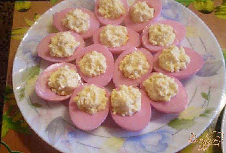 Фото приготовление рецепта: Розовые яйца шаг №5