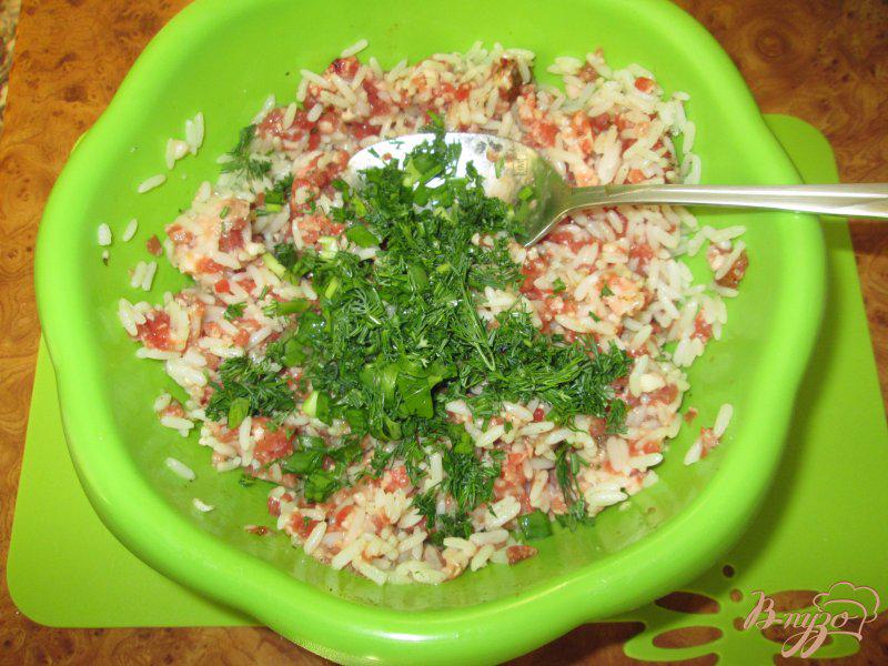 Фото приготовление рецепта: Ежики со свежей зеленью в томатном соусе шаг №3