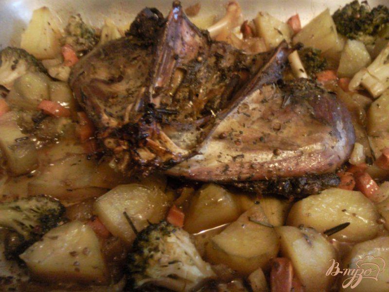 Фото приготовление рецепта: Утка, запеченная с овощами шаг №5
