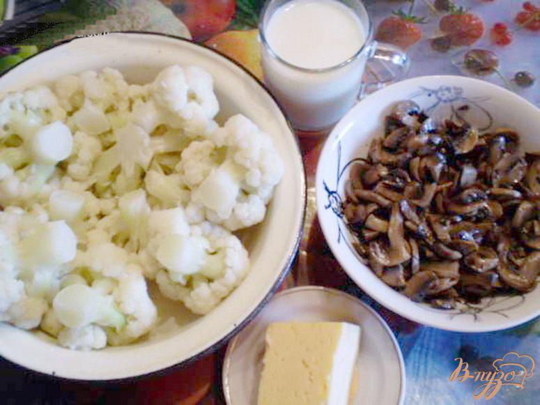 Фото приготовление рецепта: Цветная капуста с грибами, молоком и сыром. шаг №1