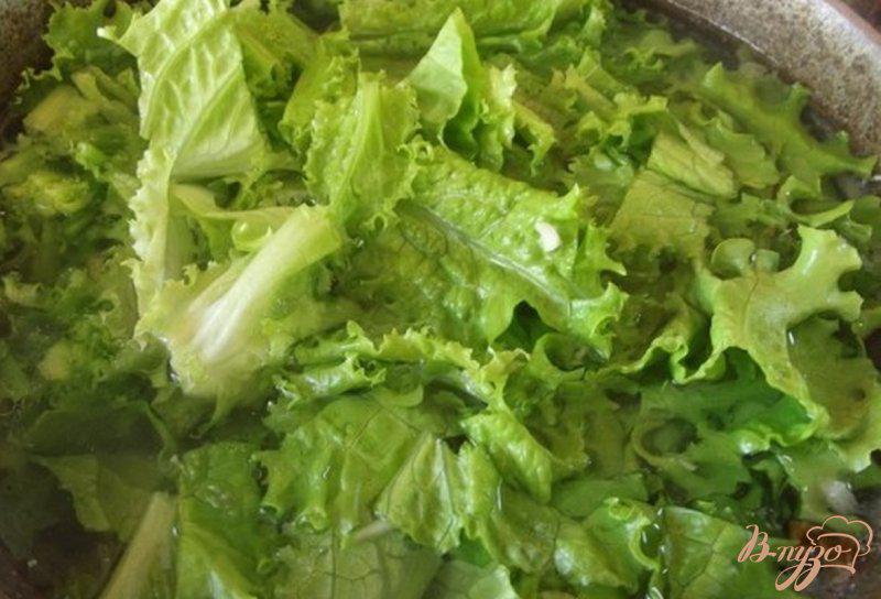 Фото приготовление рецепта: Зеленый суп из листьев салата шаг №6