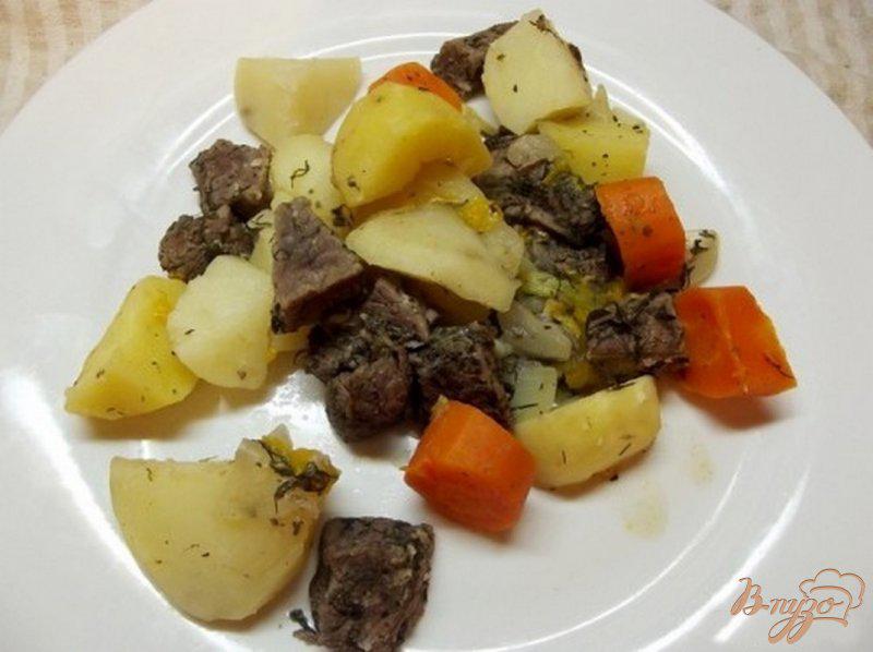 Фото приготовление рецепта: Зпеченные овощи с мясом в виноградном соке шаг №7
