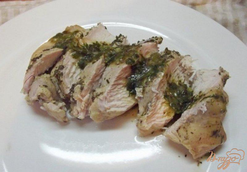 Фото приготовление рецепта: Куриное филе под зеленым соусом шаг №6