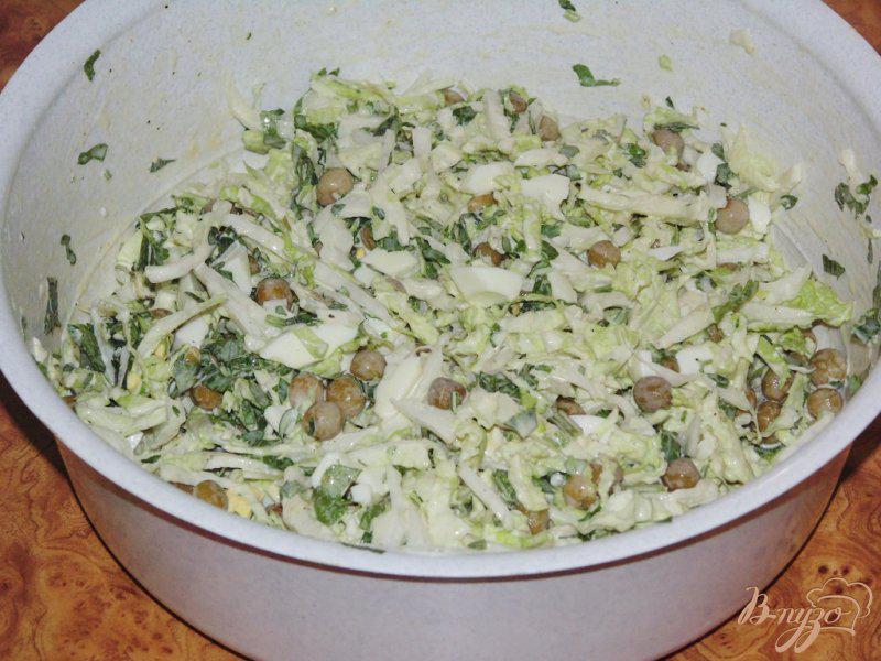 Фото приготовление рецепта: Нежный салат из пекинской капусты шаг №3