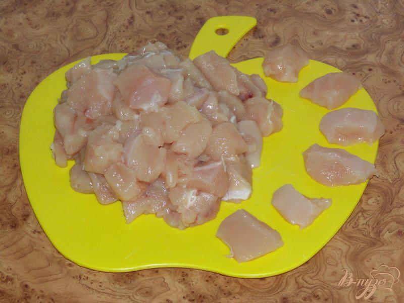 Фото приготовление рецепта: Быстрая фасоль в томате с куриным мясом шаг №2