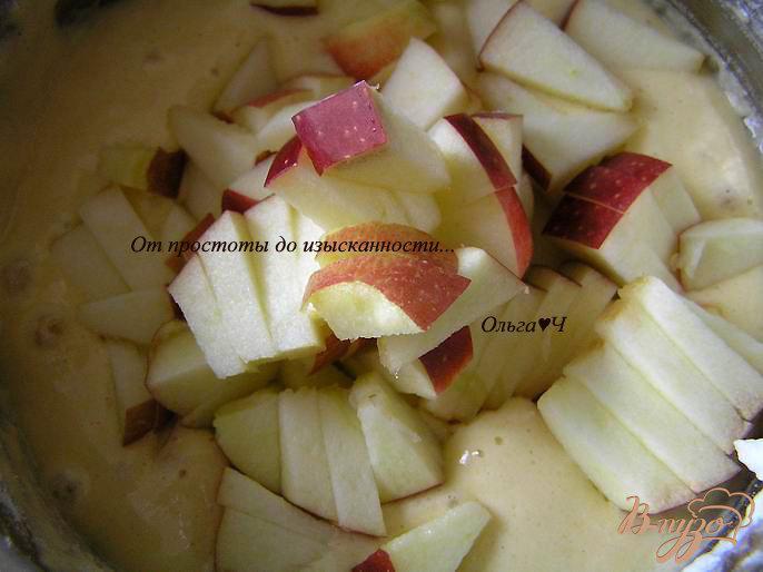 Фото приготовление рецепта: Пирог с яблоками (в мультиварке) шаг №3