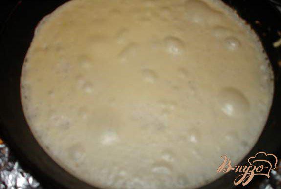 Фото приготовление рецепта: Блины с грибами и голубым сыром шаг №4