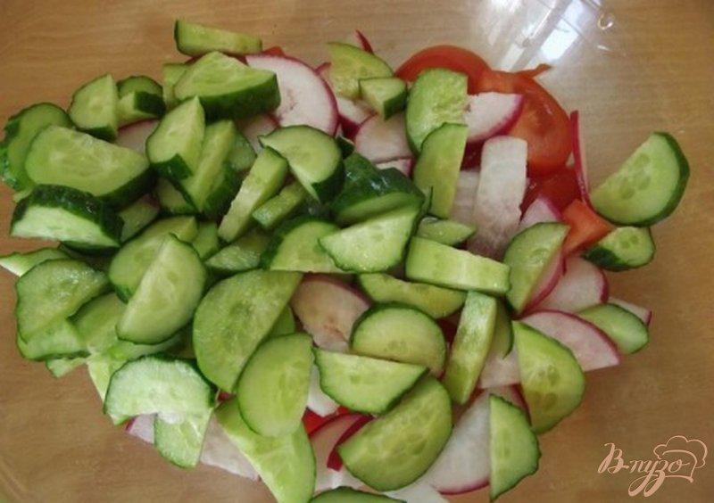 Фото приготовление рецепта: Салат овощной с оригинальным соусом шаг №3