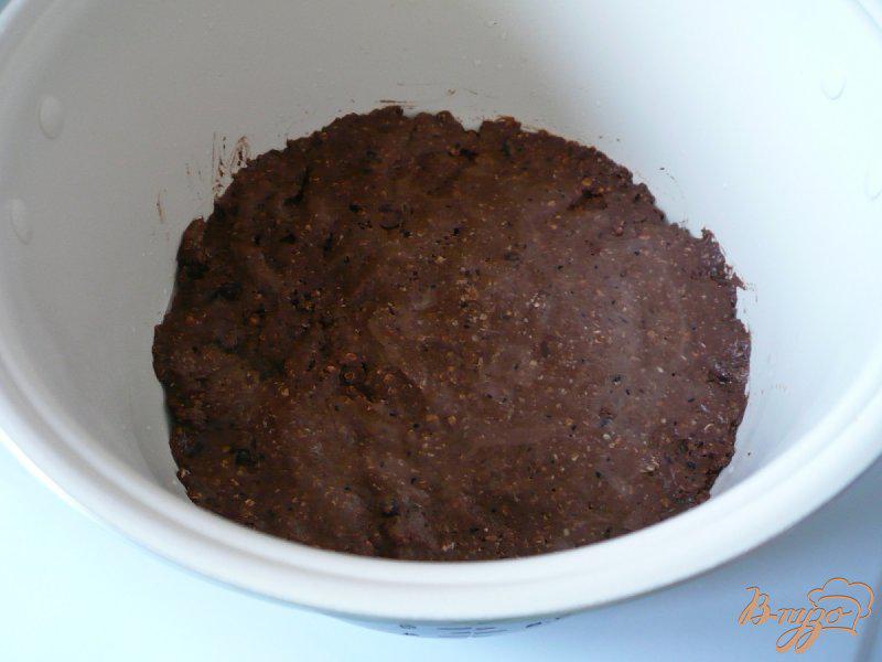 Фото приготовление рецепта: Шоколадно-вишневый пирог шаг №4