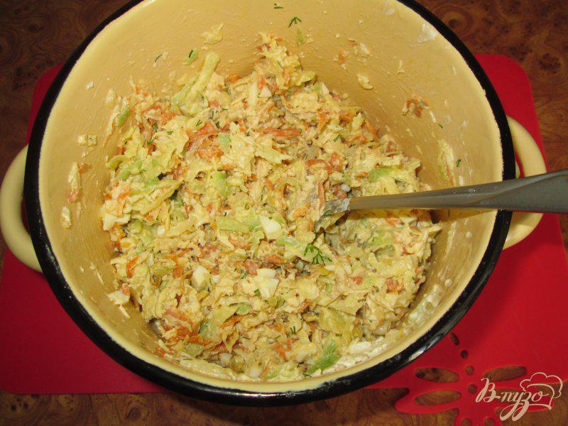 Фото приготовление рецепта: Салат из редьки с курицей шаг №8