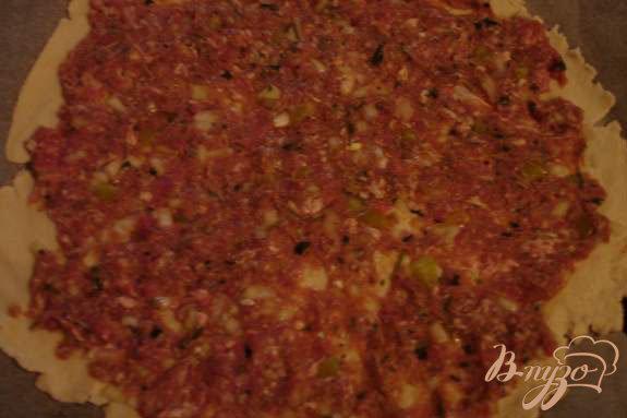 Фото приготовление рецепта: Лахмаджун - Турецкая пицца шаг №4