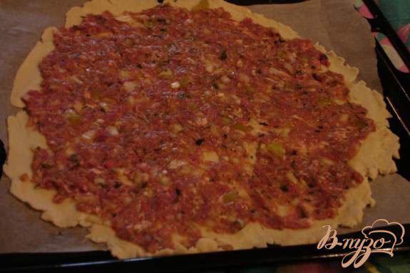 Фото приготовление рецепта: Лахмаджун - Турецкая пицца шаг №5
