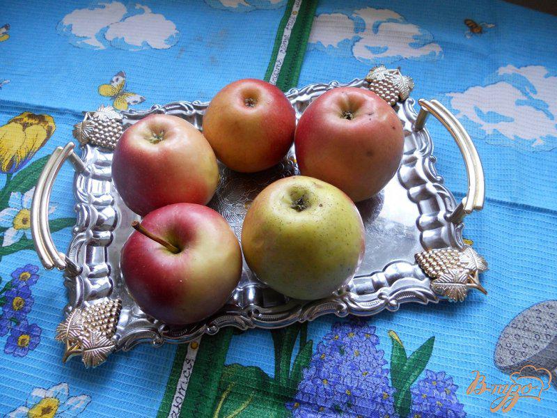 Фото приготовление рецепта: Яблочно-лимонная шарлотка шаг №1