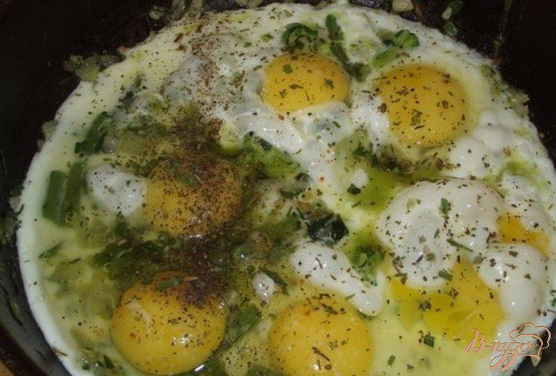 Фото приготовление рецепта: Закусочный омлет с зелеными овощами шаг №4