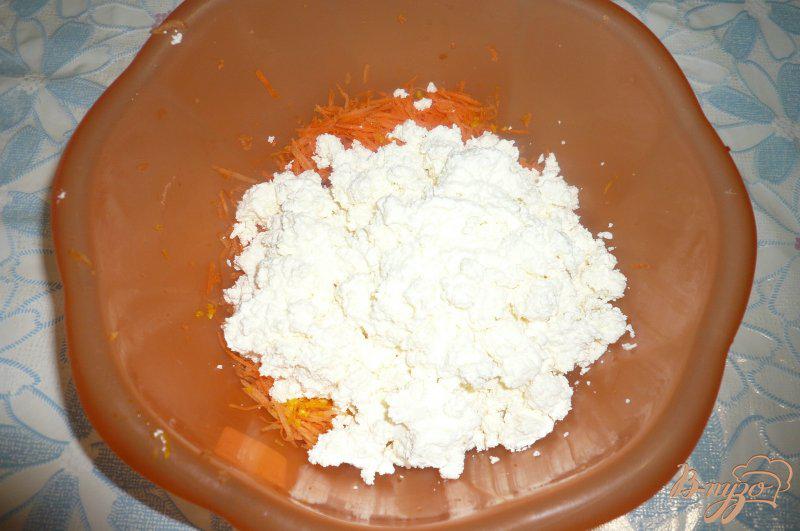 Фото приготовление рецепта: Творожная запеканка с ароматом апельсина шаг №2