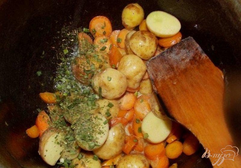 Фото приготовление рецепта: Суп из молодого картофеля шаг №4