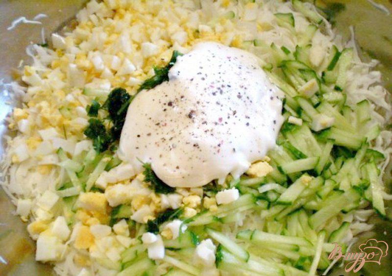 Фото приготовление рецепта: Нежный салат с капустой шаг №3