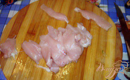 Фото приготовление рецепта: Легкий салат с курицей без майонеза шаг №5