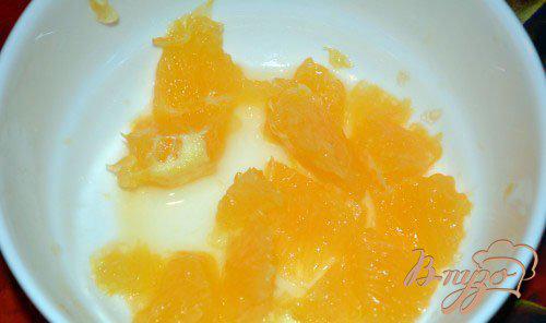 Фото приготовление рецепта: Салат капустный с апельсином и необычной заправкой шаг №3