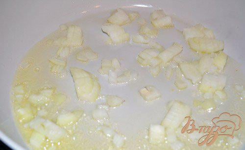 Фото приготовление рецепта: Cолянка с грибами, ветчиной и ананасами шаг №1