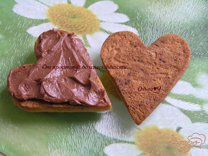 Фото приготовление рецепта: Печенье «Кофейные сердечки» с шоколадным кремом шаг №6