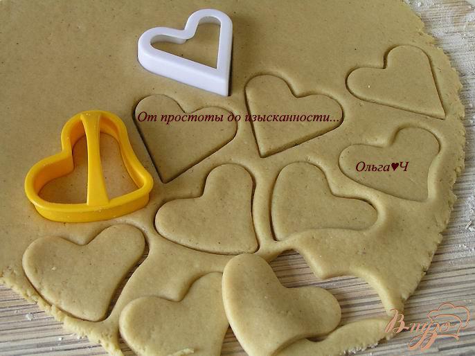 Фото приготовление рецепта: Печенье «Кофейные сердечки» с шоколадным кремом шаг №4