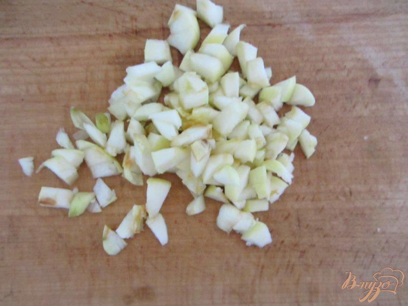 Фото приготовление рецепта: оладьи с курагой и яблоками шаг №7