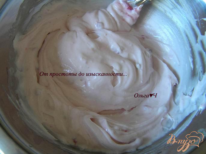 Фото приготовление рецепта: Малиново-черничный блинный торт шаг №2