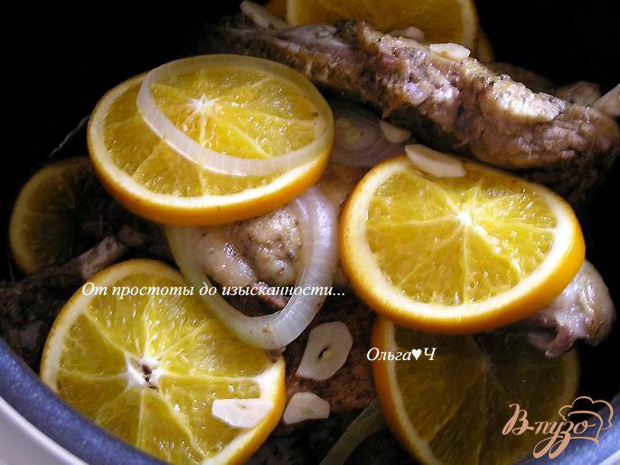 Фото приготовление рецепта: Индоутка в апельсинах и белом вине с мандариновым чатни (в мультиварке) шаг №6